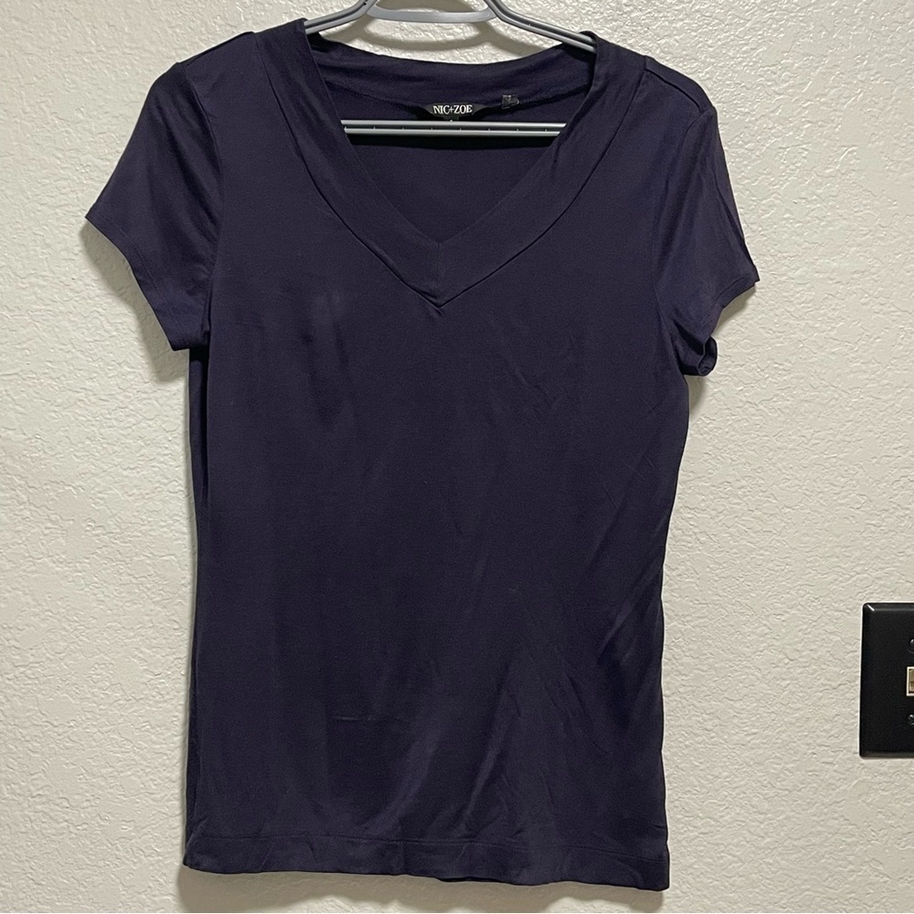 NIC+ZOE Perfect Knit V-neck t-shirt in a dark navy or purple color SMALL